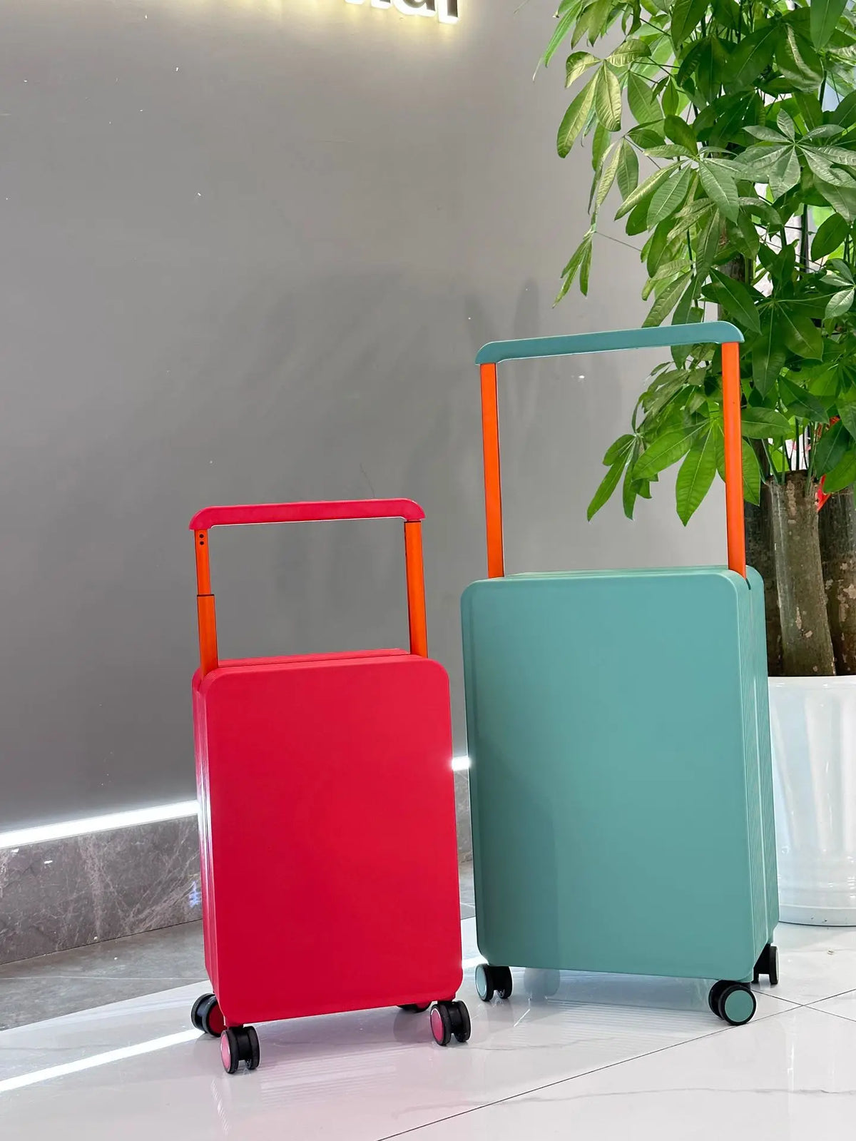 Wide pull suitcase, women&