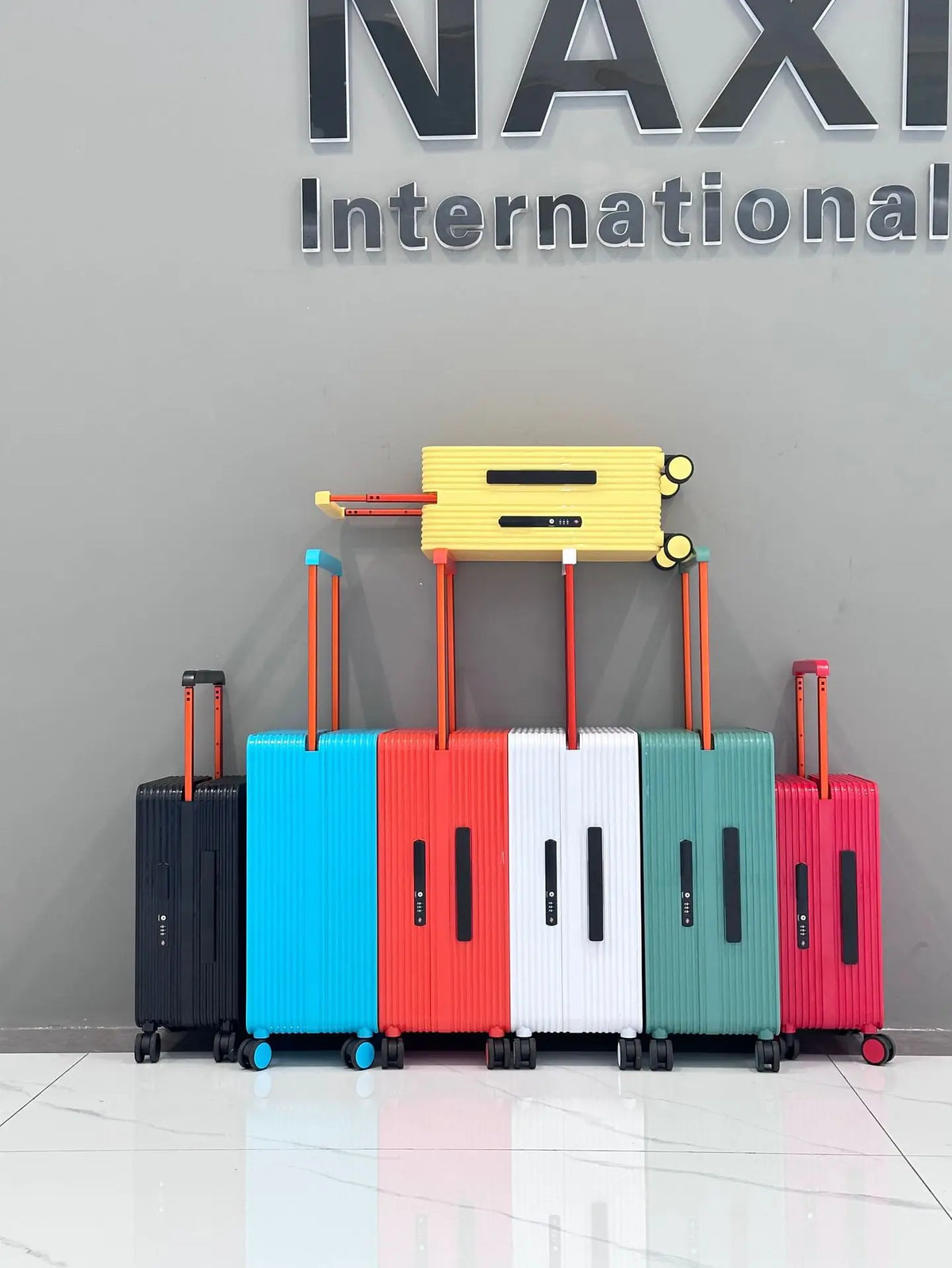 Wide pull suitcase, women&